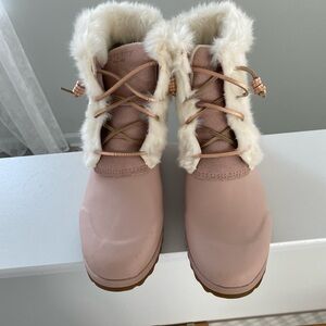 Sperry Pink Furry Boats size 8.5